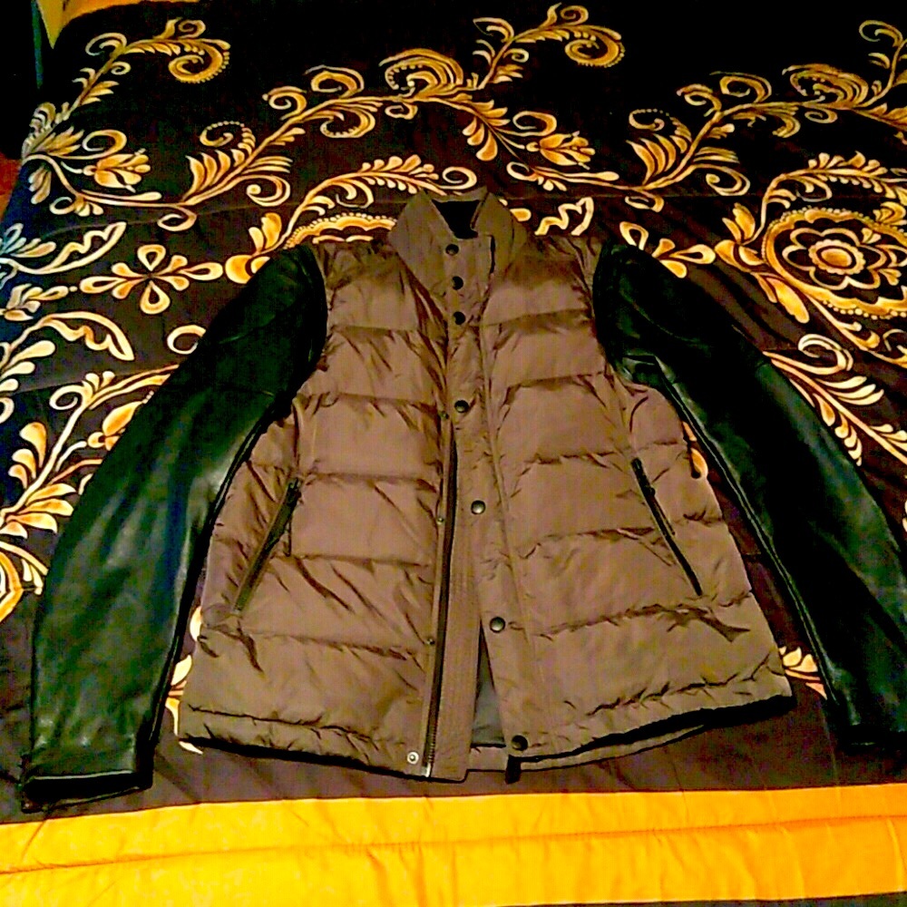 Genuine Leather Sleeve Puffer Vested Jacket(MEN)